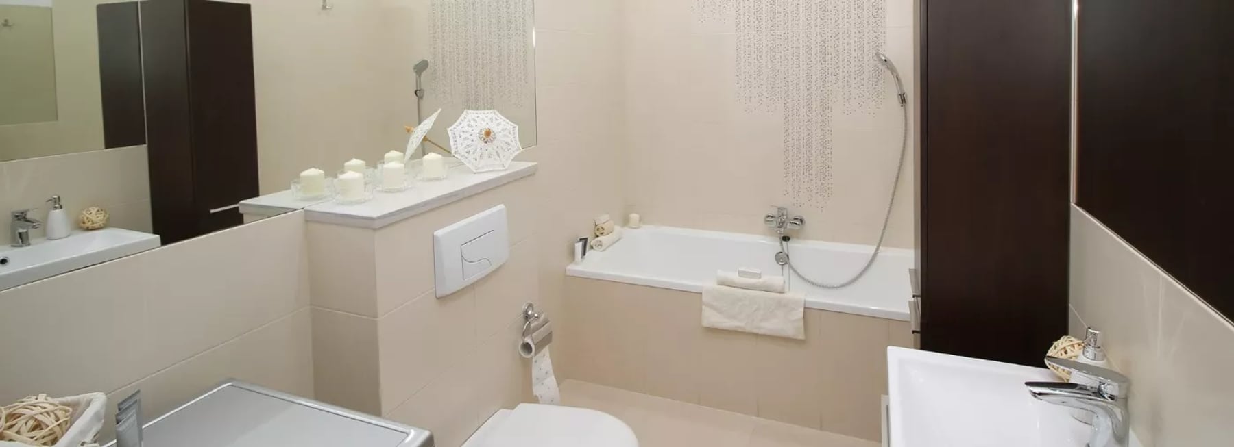 Modernes Badezimmer — Sanitärinstallation